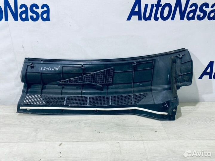 Решетка под лобовое стекло правая Nissan Armada