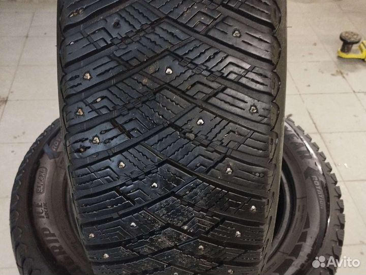 Goodyear UltraGrip Ice Arctic SUV 225/60 R18 104T