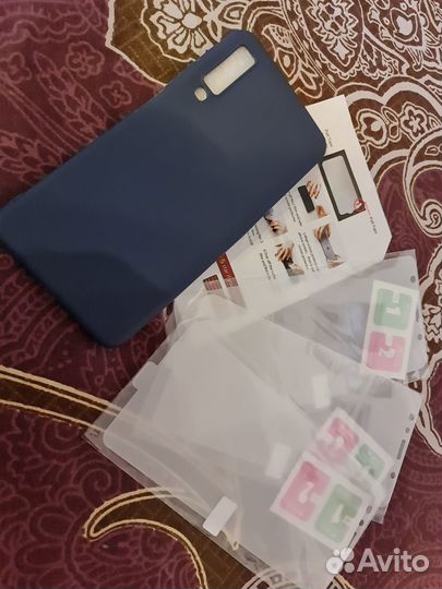 Чехол и защитные пленки на Samsung Galaxy A7 2018