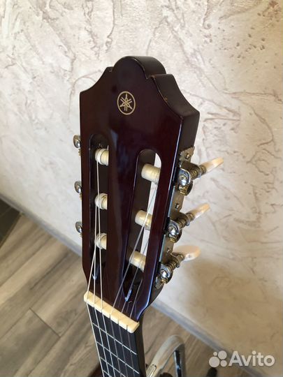Классическая гитара Yamaha