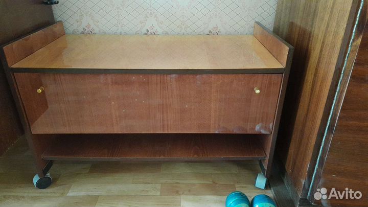 Тумба на колёсиках