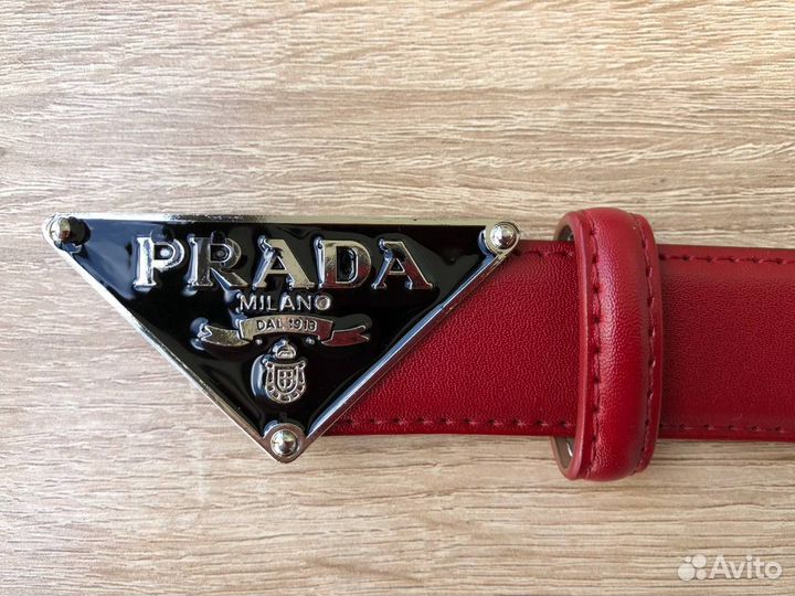 Ремень женский кожаный Prada. Бордовый