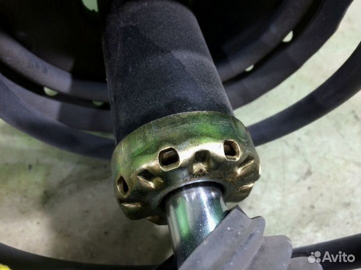 Стойка подвески передняя левая Subaru Impreza GG3