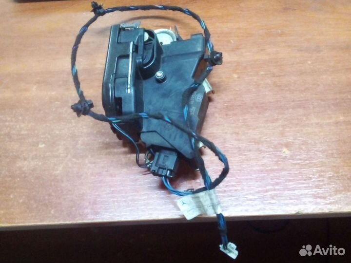 Замок передний правый вито 639 кузов