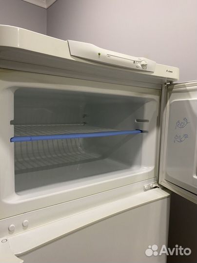 Холодильник Indesit