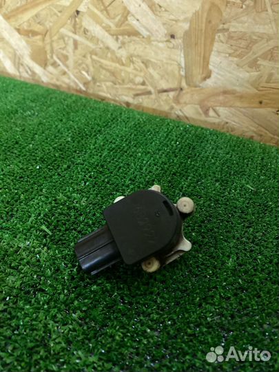 Датчик регулировки фар Toyota Harrier