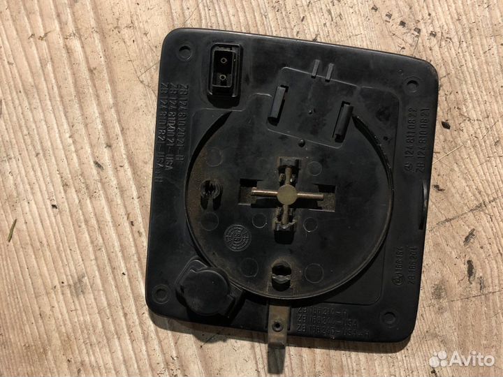 Зеркальный элемент Mercedes Benz W124 правый