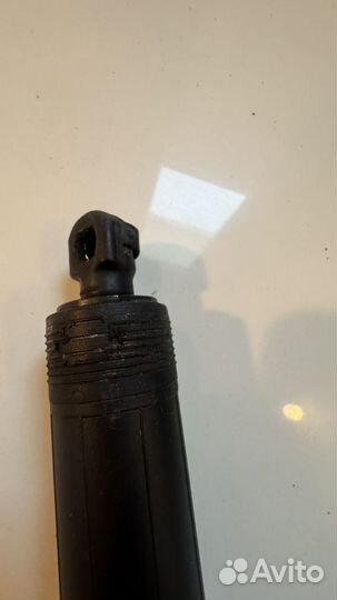 Амортизатор крышки багажника BMW X5