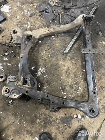 Подрамник передний Toyota Camry v40 2,4