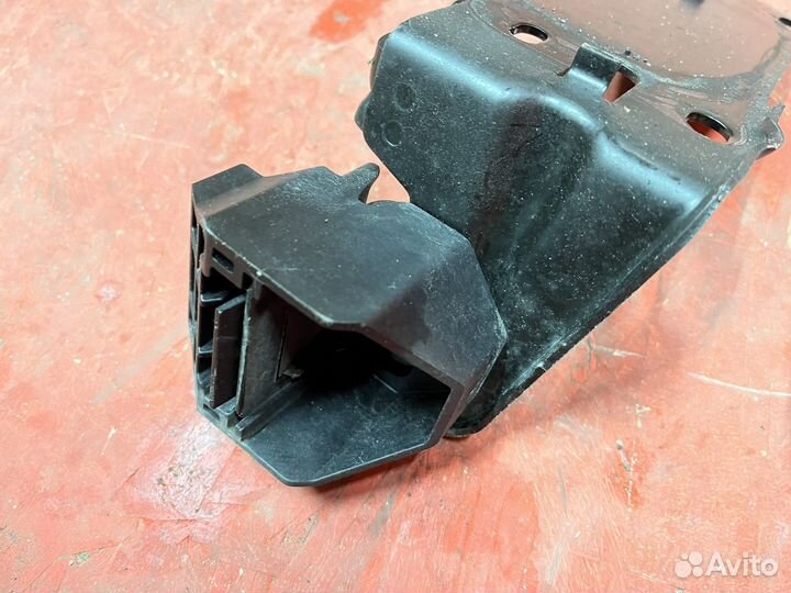 Крепление радиатора bmw e90 e92 e87