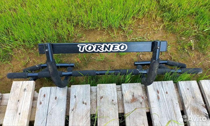 Турник дверной накладной Torneo A-900