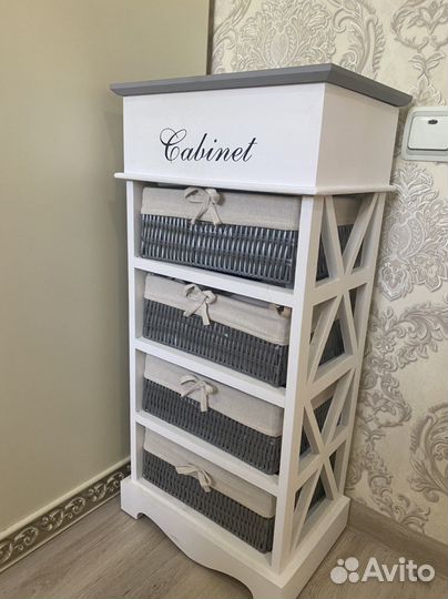 Комод с четырьмя корзинами