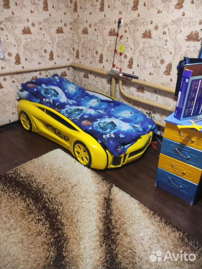 Детская кровать машинка с матрасом бу