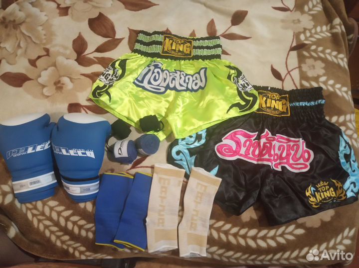 Шорты, перчатки,бинты для бокса