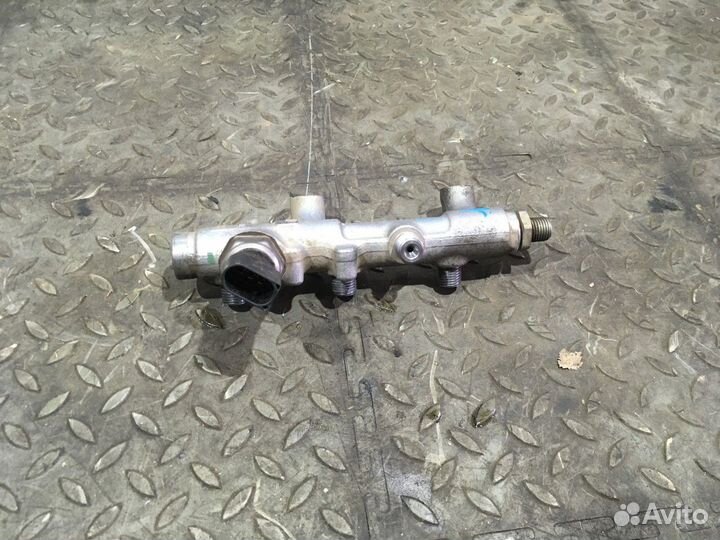 Рейка топливная (рампа) левая (Volkswagen Touareg)