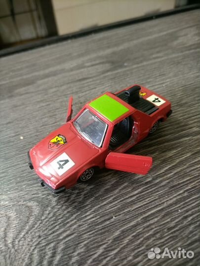 Модель автомобиля металл