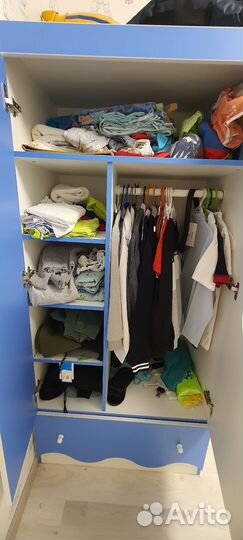 Полка настенная, шкаф для одежды, шторы для детск