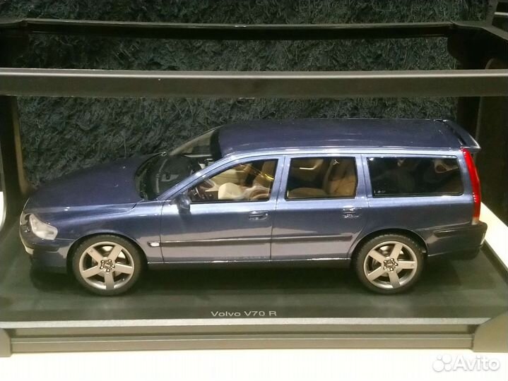 Модель автомобиля Volvo V70R 1:18