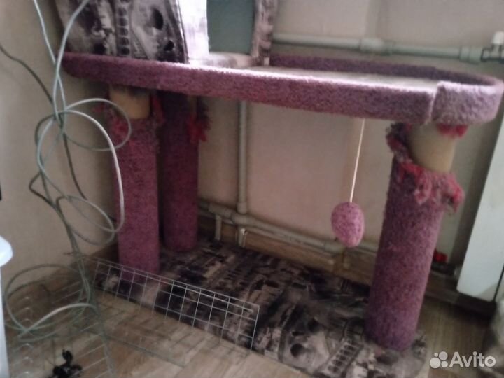 Кошачий домик с когтеточкой