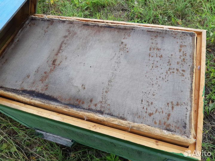 Улья для пчел, рамки, медогонка