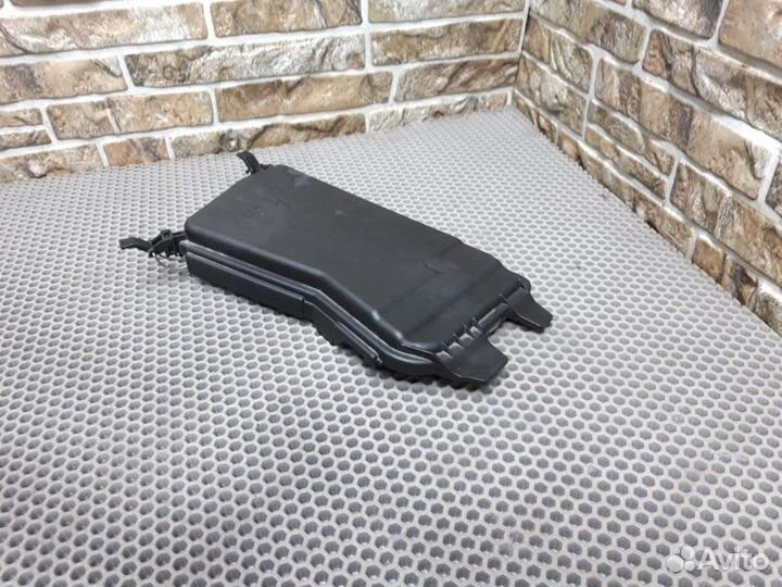 Крышка блока предохранителей Mercedes-Benz