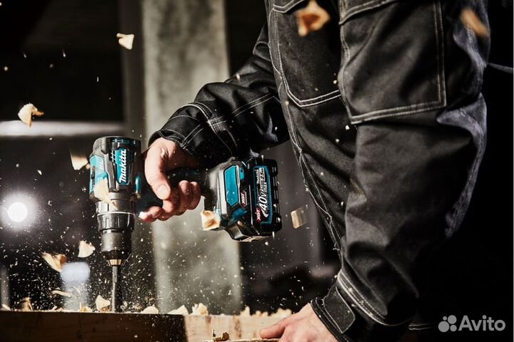 Аккумуляторная дрель-шуруповерт Makita XGT BL 40В