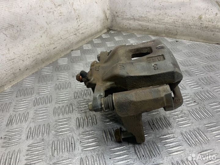 Суппорт тормозной передний правый Lexus Rx300