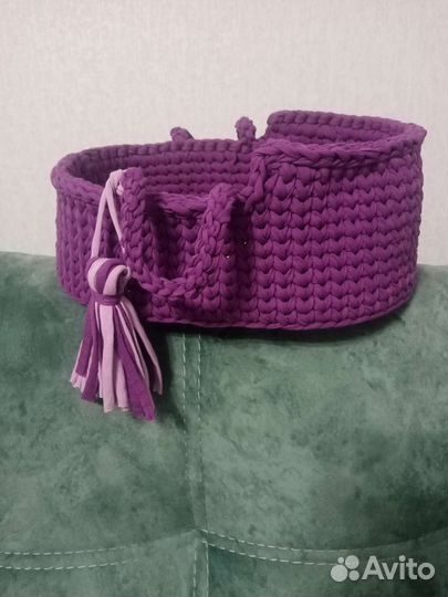 Вязаная люлька для куклы