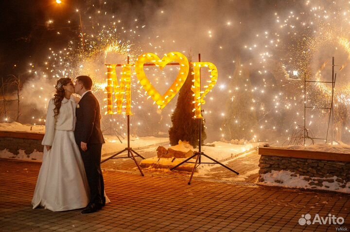 Фейерверки с горящими огненными надписями заказать