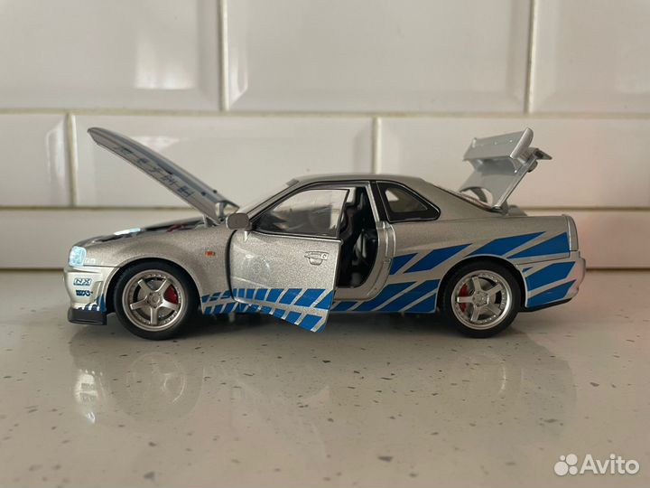 Коллекционная машинка Nissan Skyline R34 1:24