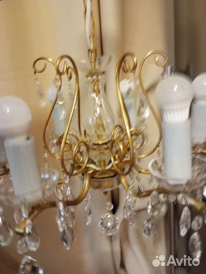 Люстра хрустальная. Диаметр 50 см, выс 65 см