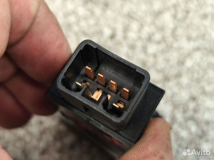 Кнопка подогрева сидений правая Hyundai Tucson