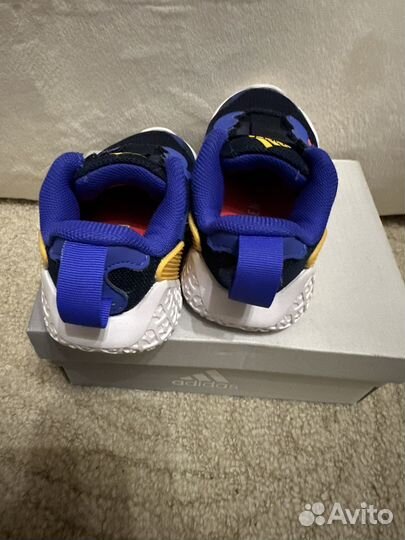 Кроссовки adidas