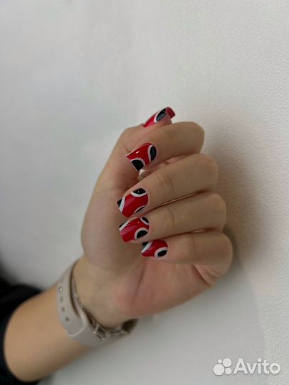 Модель на маникюр