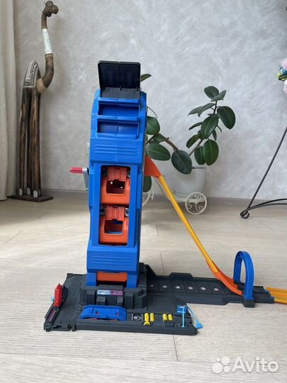 Hotwheels mega Garage