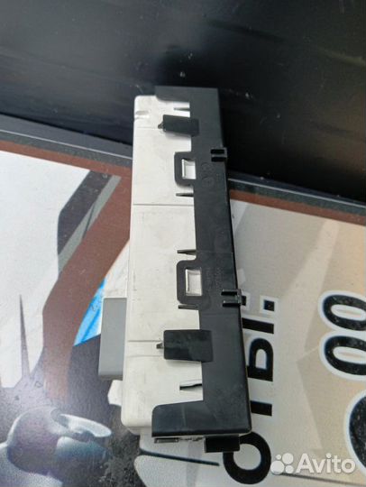 Дисплей Renault Fluence L30R K4M 2014