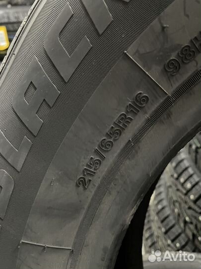 Royal Black Royal Mile 215/65 R16 98H