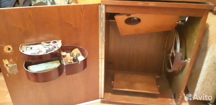 Швейная машинка Чайка 2