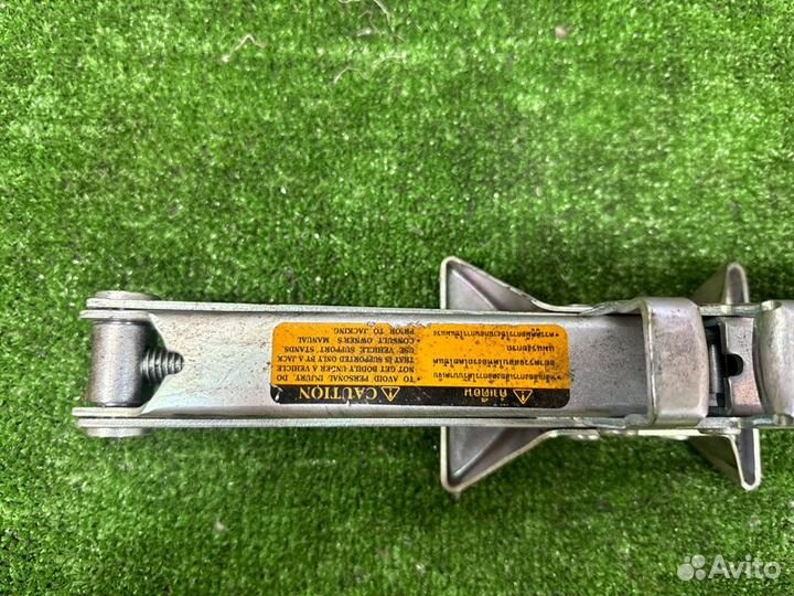 Домкрат Toyota Camry ASV50 2AR-FE 2014