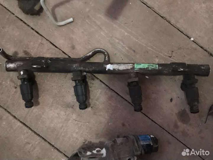 Топлевная рампа чери амулет