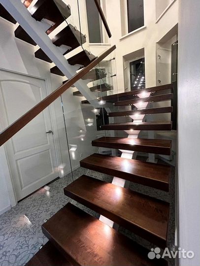 Лестница на металлическом каркасе