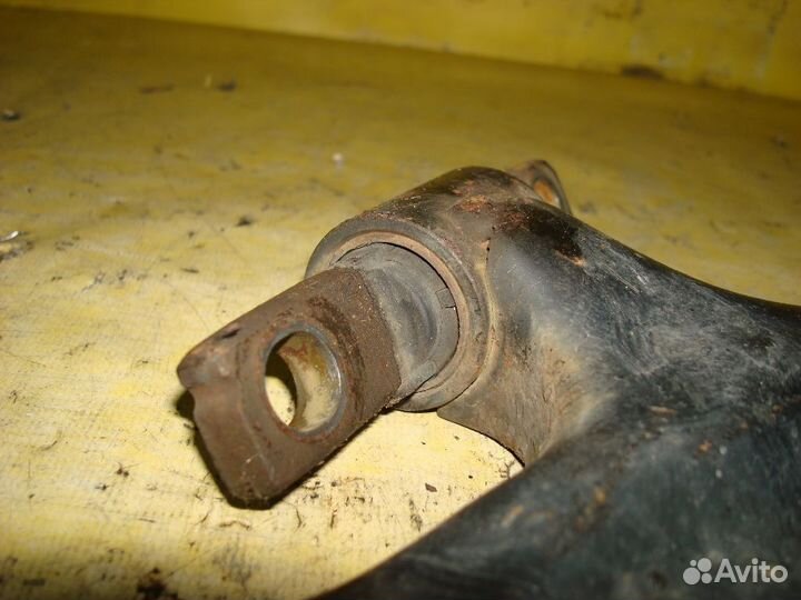 Рычаг Nissan Dualis NJ10 (Переднее Правое)