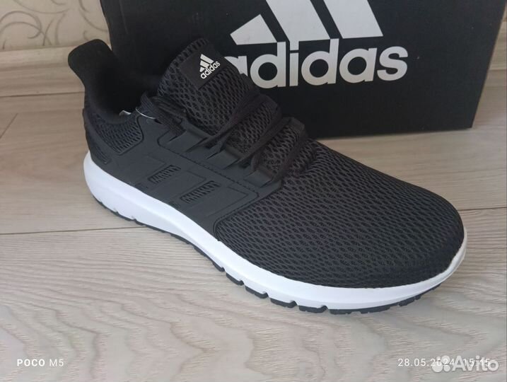 Кроссовки Adidas оригинал новые