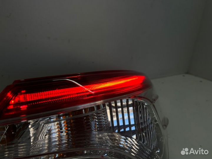 Фонарь наружный задний правый Toyota Camry V70/V75