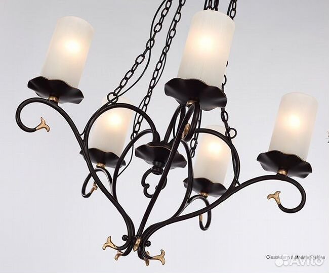 Люстра с элемениами ковки, на цепи