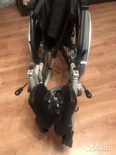 Два новых инвалидных кресла