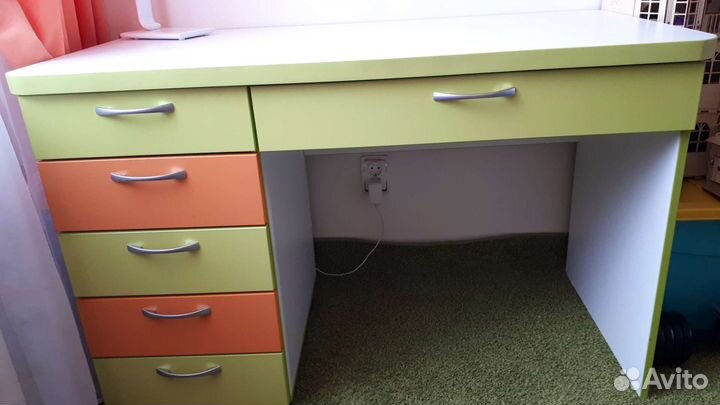 Детский письменный стол