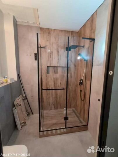 Стеклянные душевые перегородки