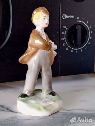 Фарфоровые статуэтки СССР газетчик