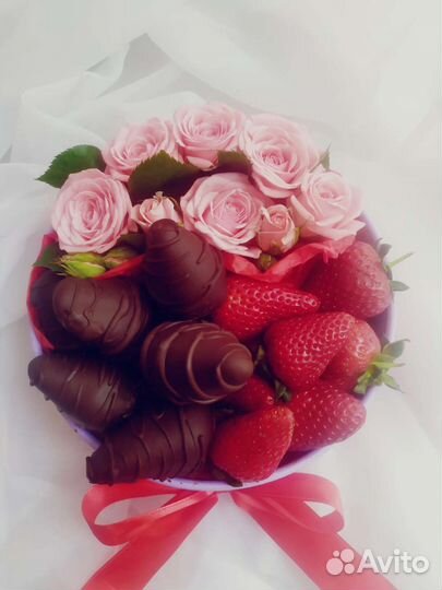 Букет из клубники. Букет учителю на 1 сентября